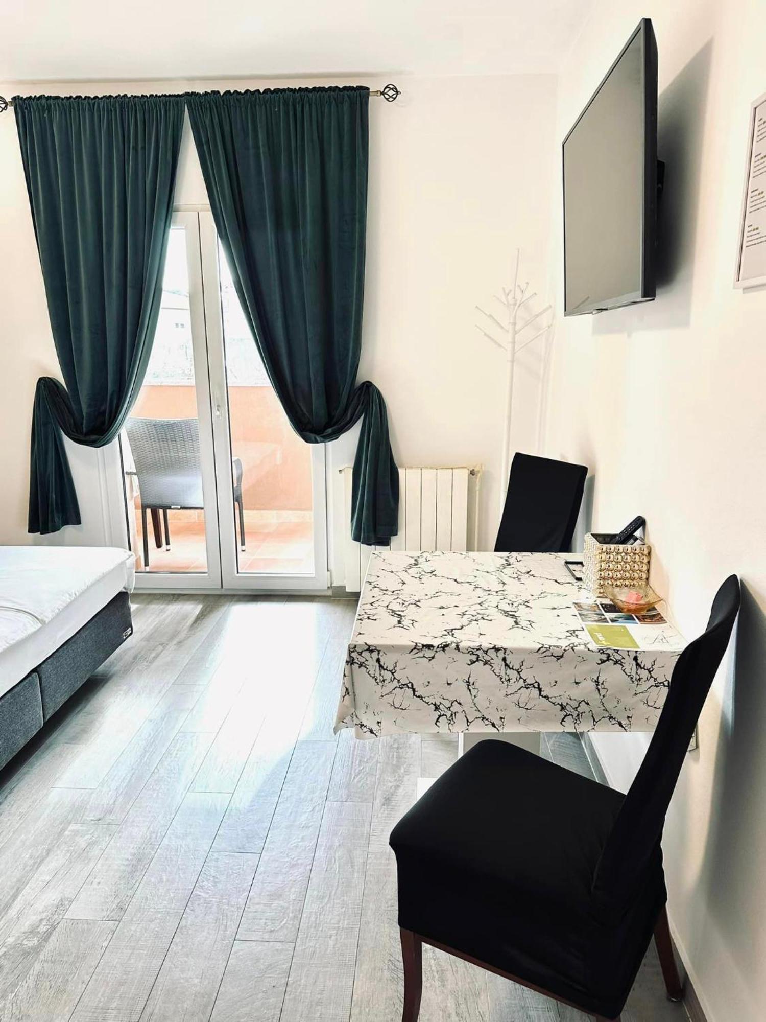 Apartmani Marco,Lukas,Patrick,David,Blizu Centra I Mora Sa Free Privatnim Parkingom Pula Eksteriør billede
